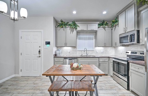 Edinburg Apartment | Chic Edinburg Escape: Hike, Fish, & Explore!