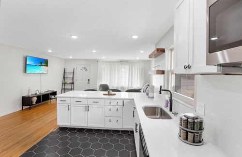 Diamond Lake House | Chic Escape Near Mall of America