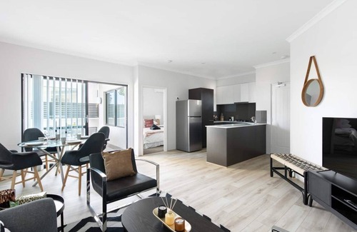 Attadale Apartment | Chic Exec 2bdr 2bath -River,FREO,Parking,AC