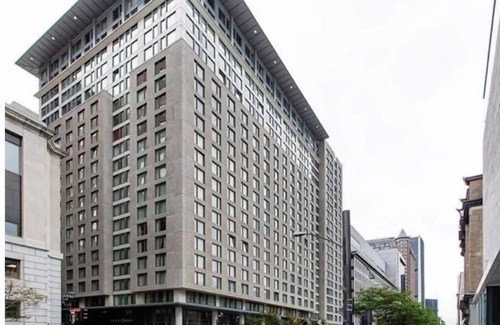 International District Condo | CHIC EXECUTIVE DOWNTOWN CONDO WITH FREE GARAGE PARKING NEAR THE OLD PORT !n