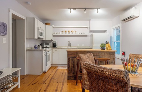 West Saugerties House | Chic Farmhouse Woodstock Saugerties Skiing HITS Hiking