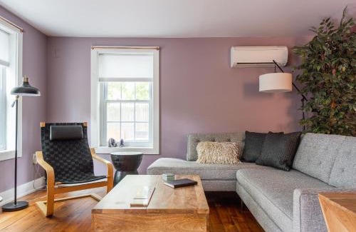 West Saugerties House | Chic Farmhouse Woodstock Saugerties Skiing HITS