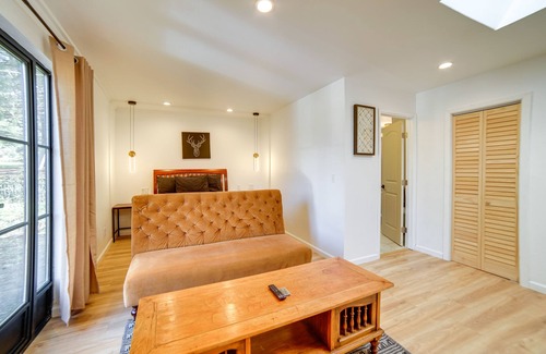 Cleone Apartment | Chic Fort Bragg Vacation Rental - Walk to Beach!