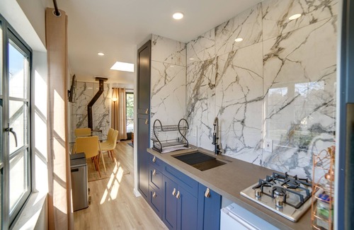Cleone Apartment | Chic Fort Bragg Vacation Rental - Walk to Beach!