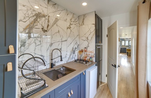 Cleone Apartment | Chic Fort Bragg Vacation Rental - Walk to Beach!