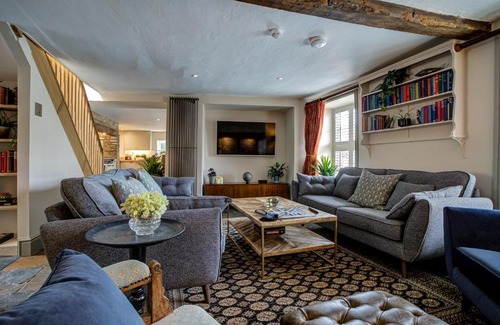 Fairford House | Chic Georgian town house in Cotswold town centre