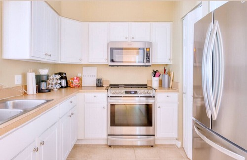 Haile Plantation Condo | Chic Haile Village 2bed/2bath Condo Overlooking Nature -Access to Pool & Gym