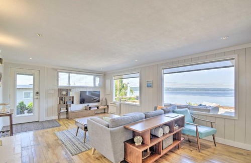 Hansville Villa | Chic Hansville Getaway Near Beach and Trail!
