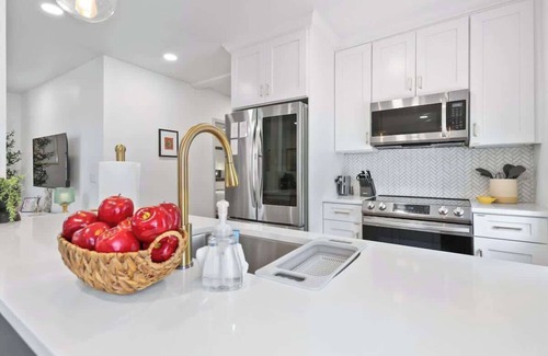 Historic District - North Apartment | Chic Historic District Retreat | Walk to Forsyth & River Street