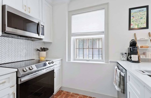 Historic District - North Apartment | Chic Historic District Retreat | Walk to Forsyth & River Street