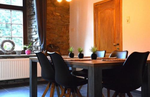 Vaux-sur-Sure House | Chic Holiday Home with Garden