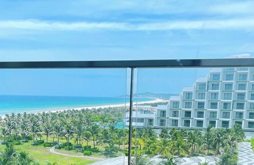 Cam Lam Apartment | Chic hotel suite with WiFi, fitness room , infinity pool in delightful Cam Ranh