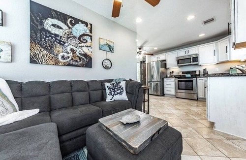 Clear Lake Shores House | Chic Kemah Retreat - Pet Friendly!