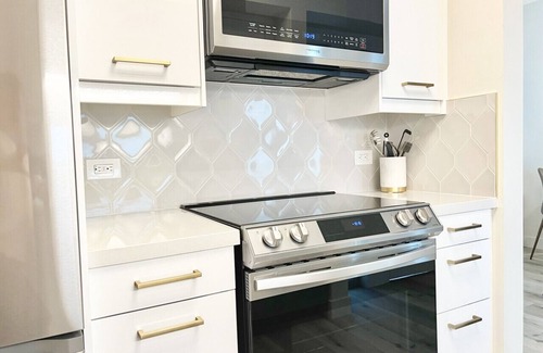 Little Italy Condo | Chic Little Italy Downtown Condo