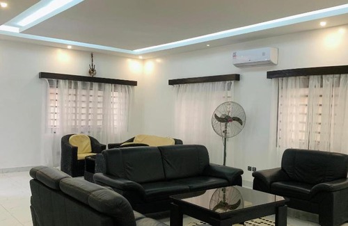 Abomey-Calavi Villa | Chic maison aconville