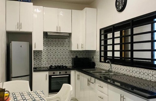 Abomey-Calavi Villa | Chic maison aconville