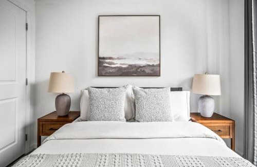 Central New York City Apartment | Chic Midtown 2Bedroom Cozy & Modern Retreat in Hells Kitchen