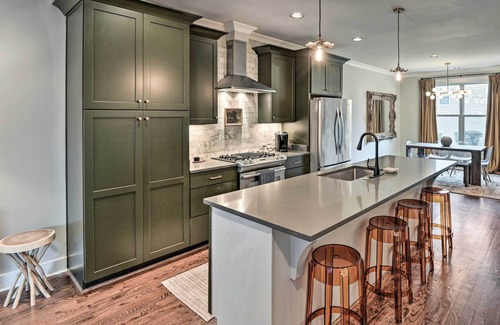 Eighth Avenue House | Chic Nashville Townhome < 2 Miles to Music Row!