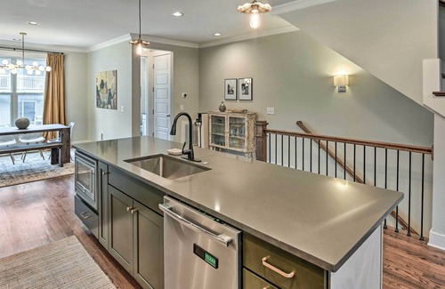 Eighth Avenue House | Chic Nashville Townhome < 2 Miles to Music Row!