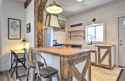 Forest Hill Apartment | Chic Newark Escape w/Balcony < 14 Mi to NYC!
