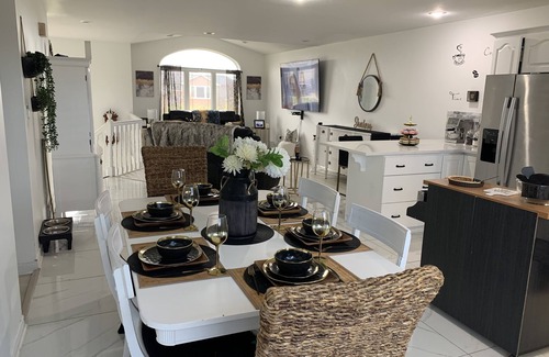 Lakeshore House | Chic, oasis 5BR with in ground Pool Hot Tub, Magical Yard—Perfect for Any Stay