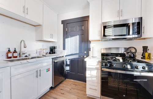 National City House | Chic Oasis: Contemporary Studio in National City