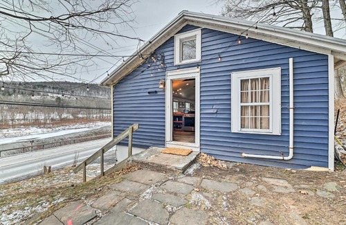 Prattsville Apartment | Chic Prattsville Studio with Private Hot Tub!