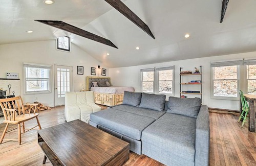 Prattsville Apartment | Chic Prattsville Studio with Private Hot Tub!