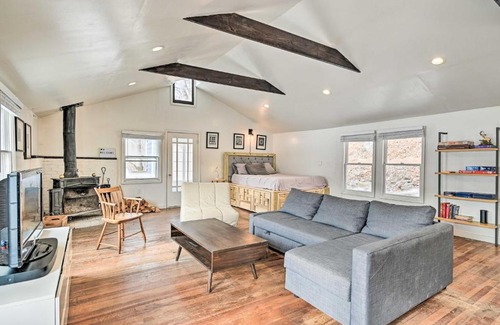 Prattsville Apartment | Chic Prattsville Studio with Private Hot Tub!