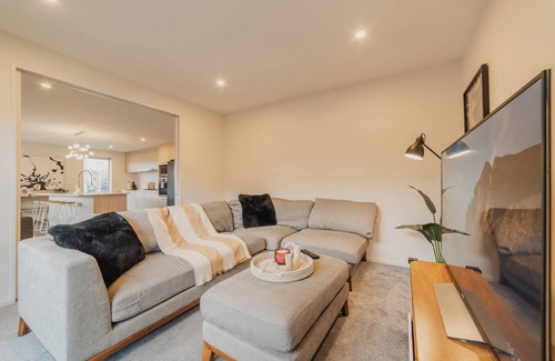 Halswell House | Chic Retreat - Modern Comforts & Game Room Fun!