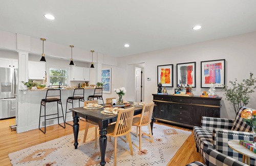 Plymouth House | "Chic Retreat" w/Home Office & Gym by Roxy Rentals