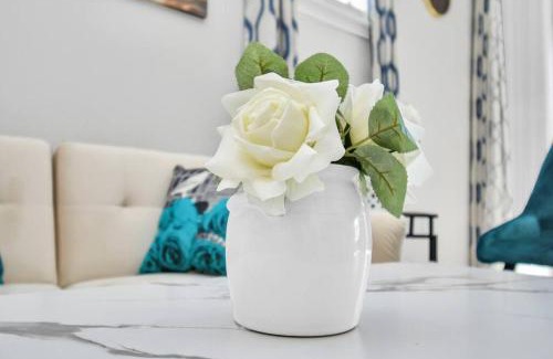 South Central Houston Apartment | Chic Retreat-WALK to NRG-POOL