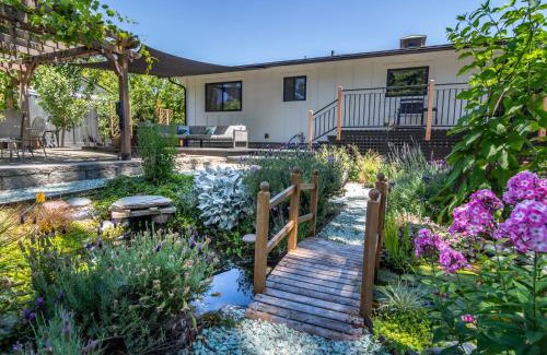 Roseburg House | Chic RV Retreat, Stunning Yard in Roseburg