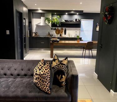 Bloubergstrand Villa | Chic & Sleek