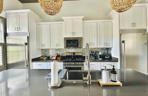 Murrells Inlet House | Chic & Sophisticated Townhouse within walking distance to The MarshWalk