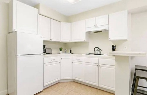 Highland Park Apartment | Chic Studio - In Downtown Highland Park, by Metra