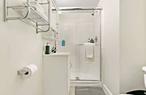Highland Park Apartment | Chic Studio - In Downtown Highland Park, by Metra