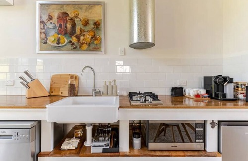 Woodside Apartment | Chic studio in lovely Woodside Adelaide Hills with AC, WiFi, Fireplace and Bath