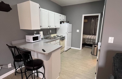 Highview Apartment | Chic studio in terrific Louisville with AC, WiFi