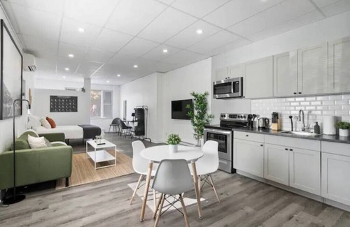 Walkerville Apartment | Chic Studio in Walkerville | 5 Mins to Downtown