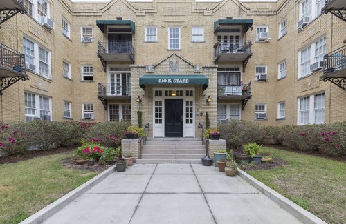 Historic District - North Apartment | Chic Studio On Oglethorpe Square | Perfect Location | Walk Everywhere