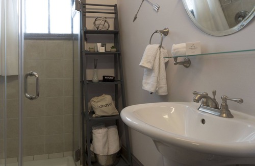 Historic District - North Apartment | Chic Studio On Oglethorpe Square | Perfect Location | Walk Everywhere