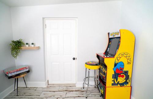 Carver City - Lincoln Gardens House | Chic & Stylish Central Location
