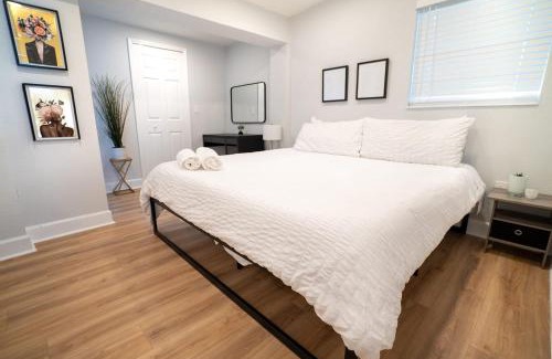 Carver City - Lincoln Gardens House | Chic & Stylish Central Location