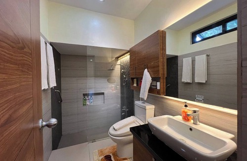 Tagaytay Cabin | Chic Suite with Mountain View + Zen Room Access