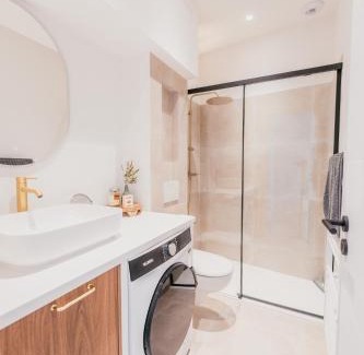 Chateauneuf-les-Martigues Apartment | Chic T2 climatisé proche plages