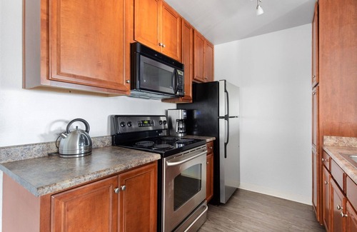 Torrance Apartment | Chic Torrance 1BR w/Roofdeck, Pool, near Redondo Beach by Blueground