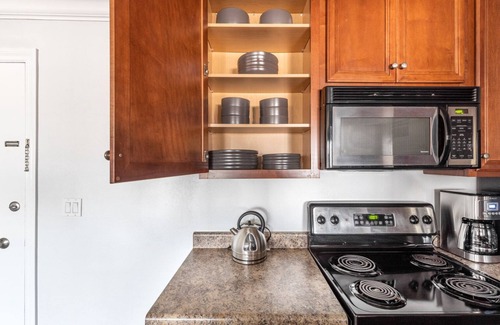 Torrance Apartment | Chic Torrance 1BR w/Roofdeck, Pool, near Redondo Beach by Blueground