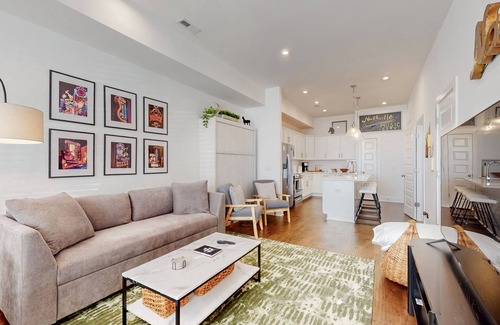 Madison House | Chic Townhome w/Rooftop. Your Nashville Haven! Near All Music City has to Offer