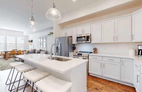 Madison House | Chic Townhome w/Rooftop. Your Nashville Haven! Near All Music City has to Offer